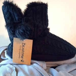 Brand new bearpaw black size 8 booties
